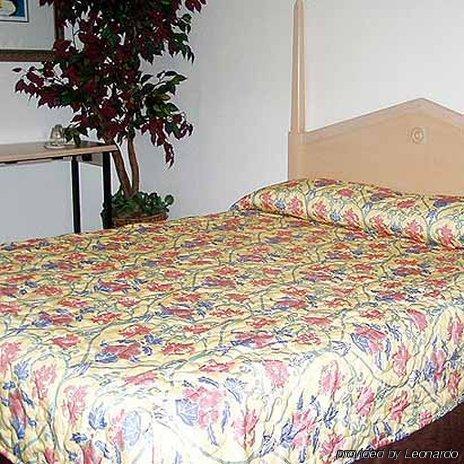 Stockton Travelers Motel 객실 사진